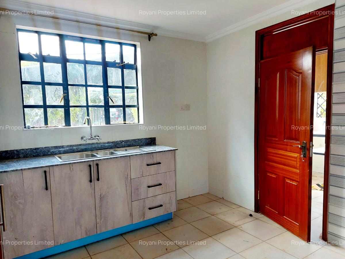 3 Bed Villa with En Suite at Fourways Junction - 5
