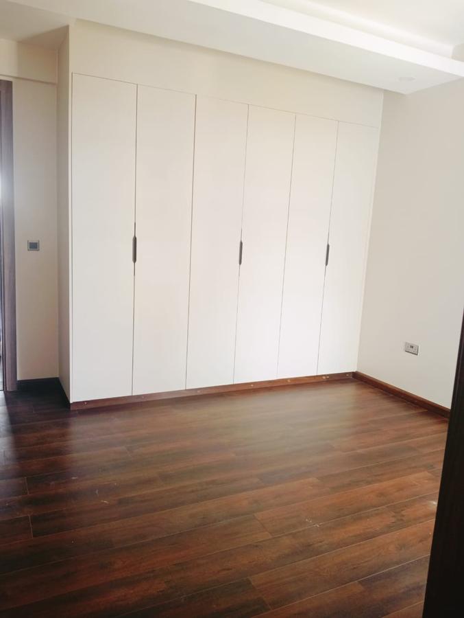3 Bed Apartment with En Suite at Brookside - 7