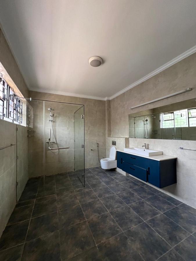 4 Bed Townhouse with En Suite in General Mathenge - 8