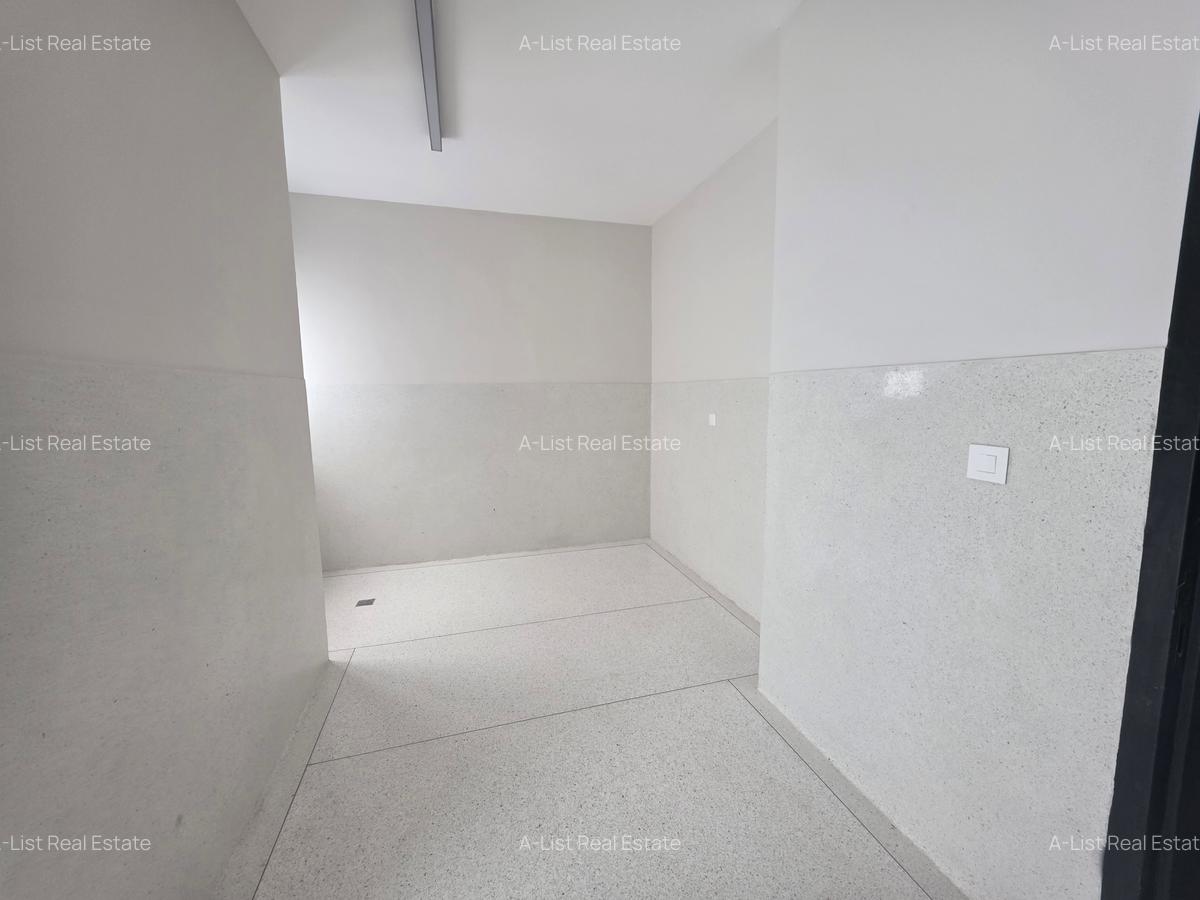 5 Bed Villa with En Suite at Grevilia Grove - 5