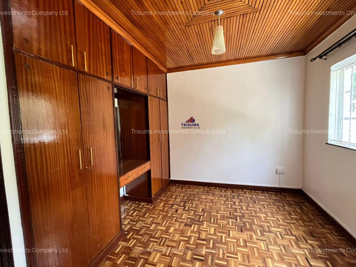 4 Bed House with En Suite in Runda - 12