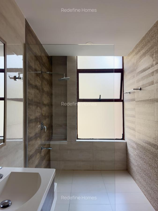 3 Bed Apartment with En Suite in Parklands - 10