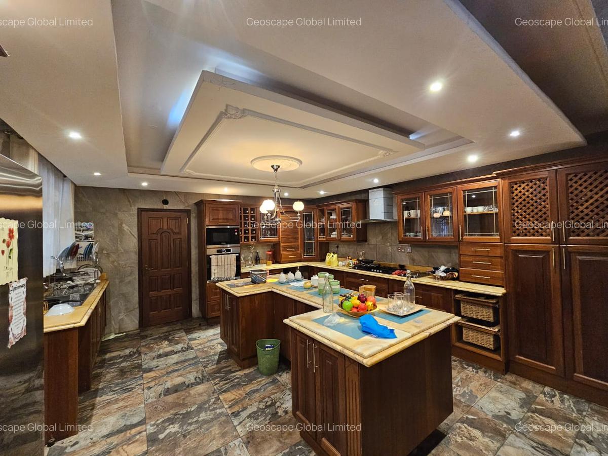 5 Bed House with En Suite in Runda - 4