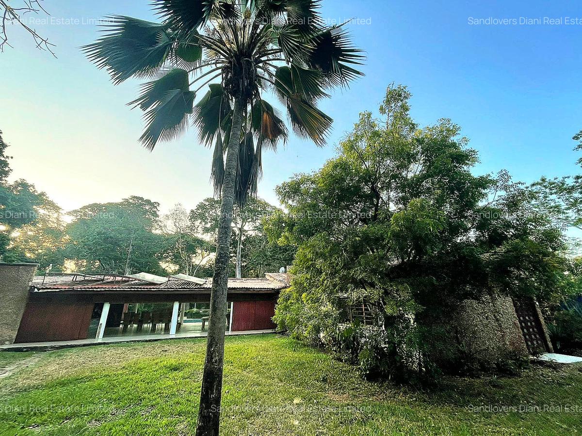 5 Bed Villa with En Suite in Diani - 4