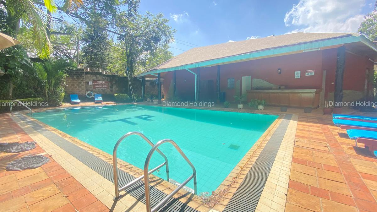 Serviced 2 Bed Apartment with En Suite at Brookside - 9