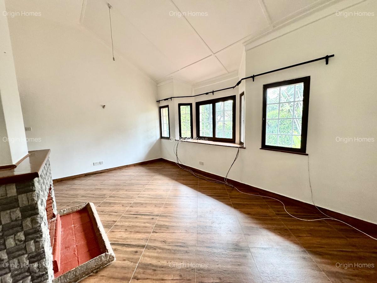 5 Bed House with En Suite at Rosslyn - 5