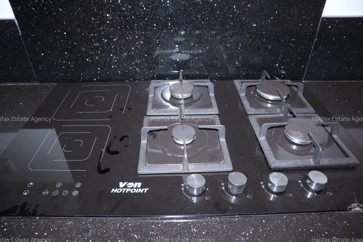 4 Bed Apartment with En Suite in Parklands - 5