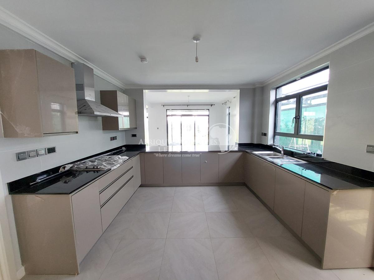 4 Bed House with En Suite in Runda - 4