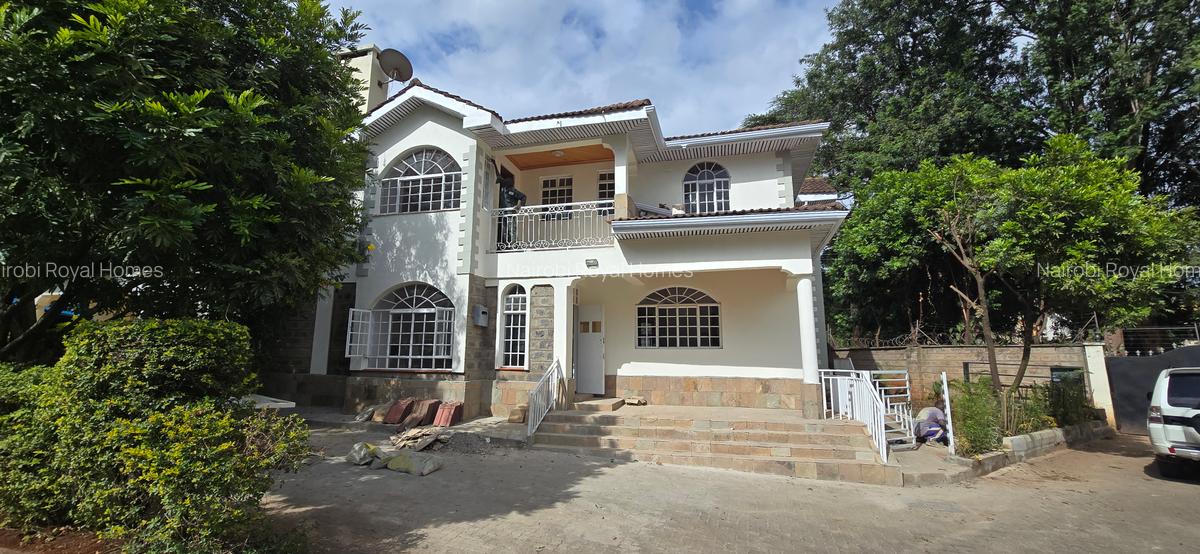 5 Bed Townhouse with En Suite at Lavington Green - 1
