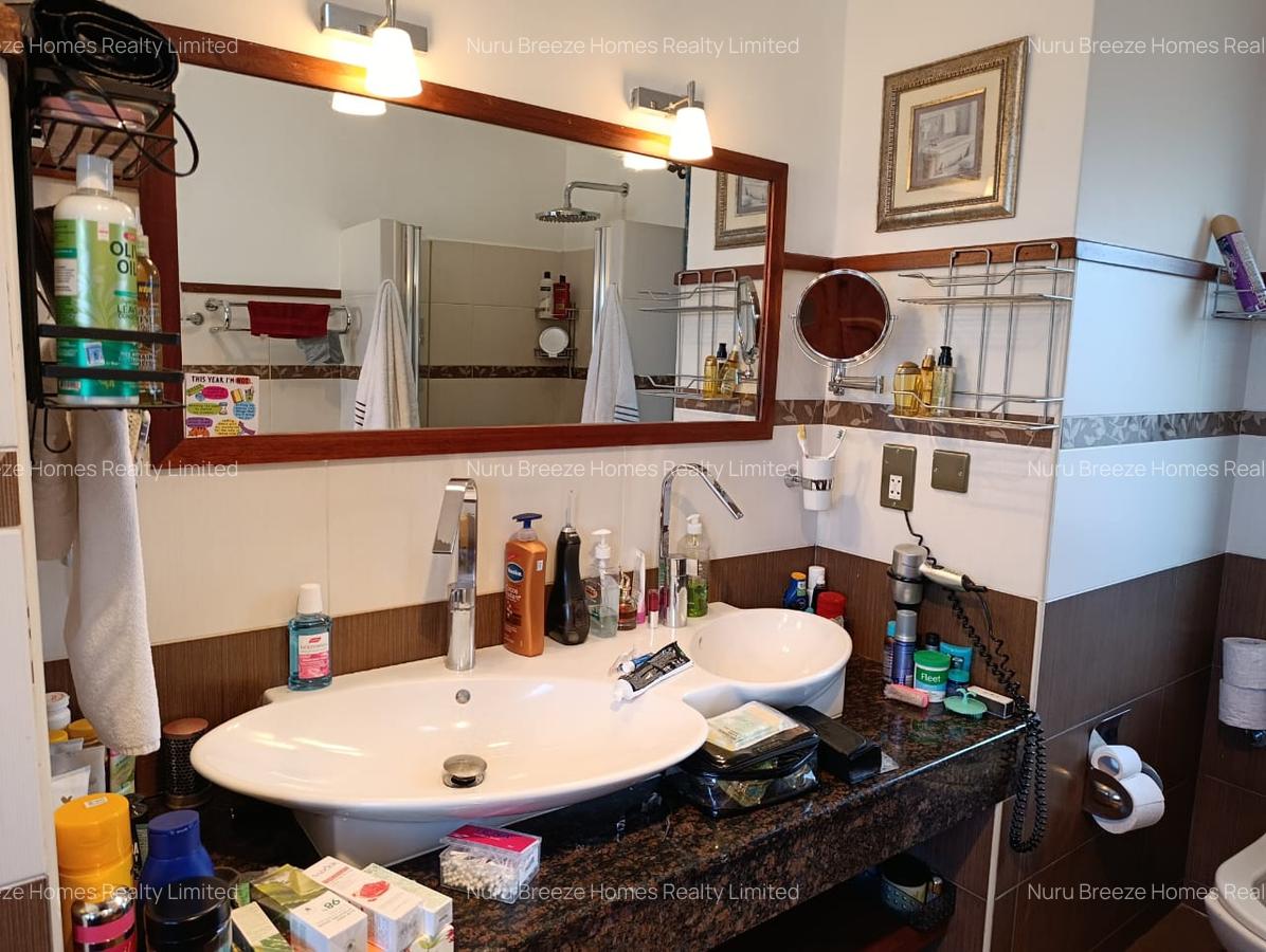 3 Bed Townhouse with En Suite in Ridgeways - 15