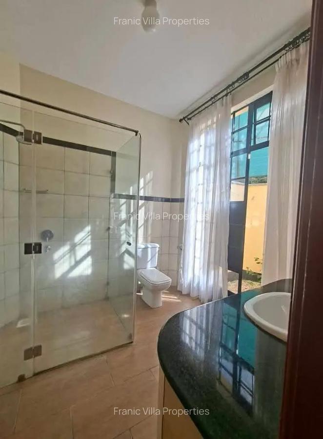 5 Bed House with En Suite at Nyari - 5