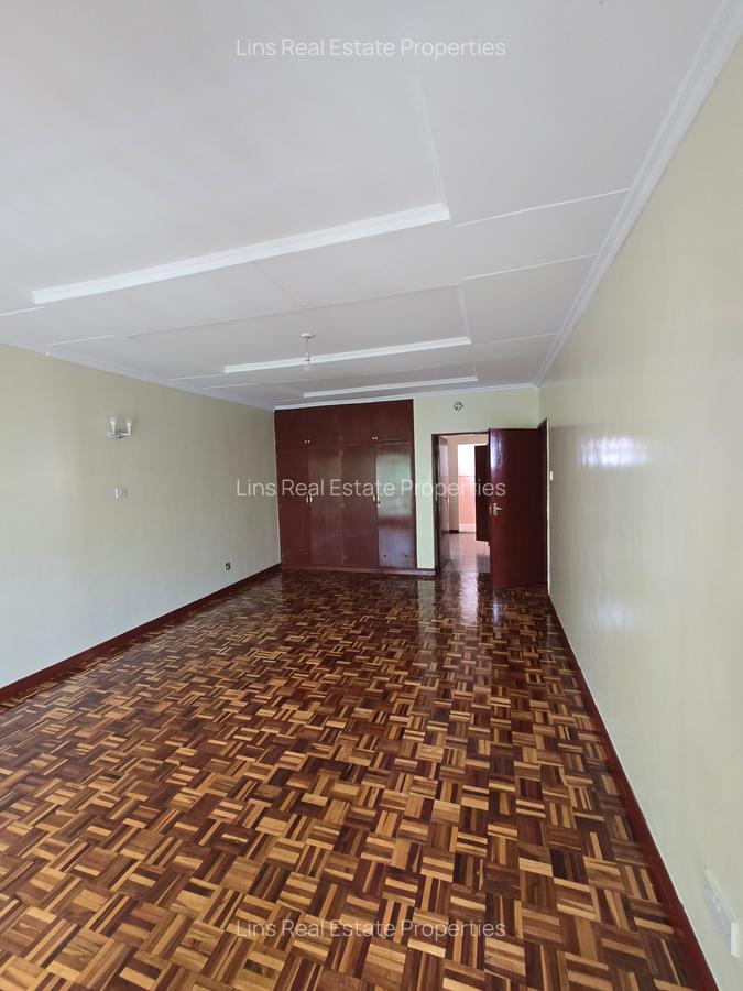 4 Bed Townhouse with En Suite in Lavington - 11