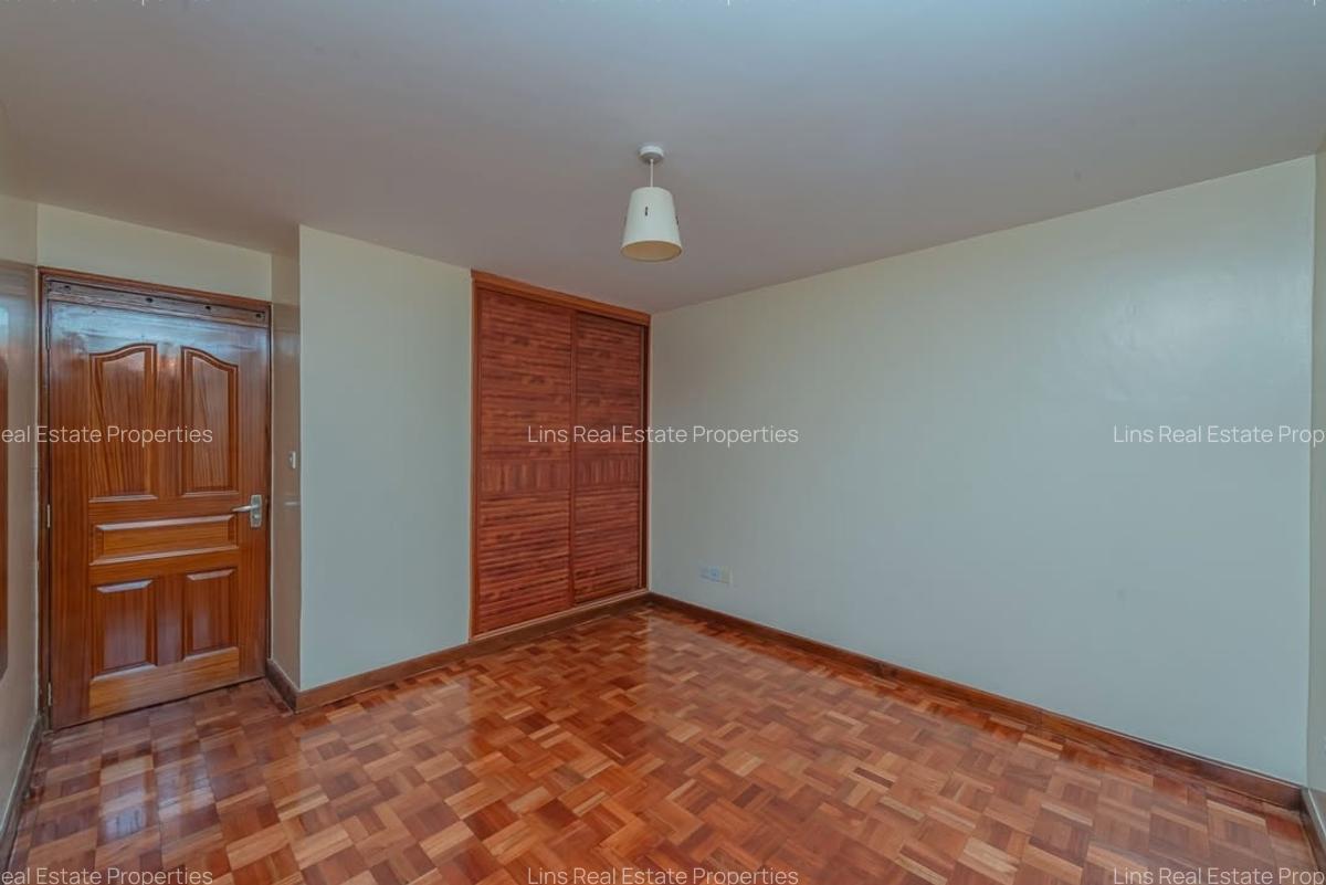 5 Bed Townhouse with En Suite in Lavington - 10