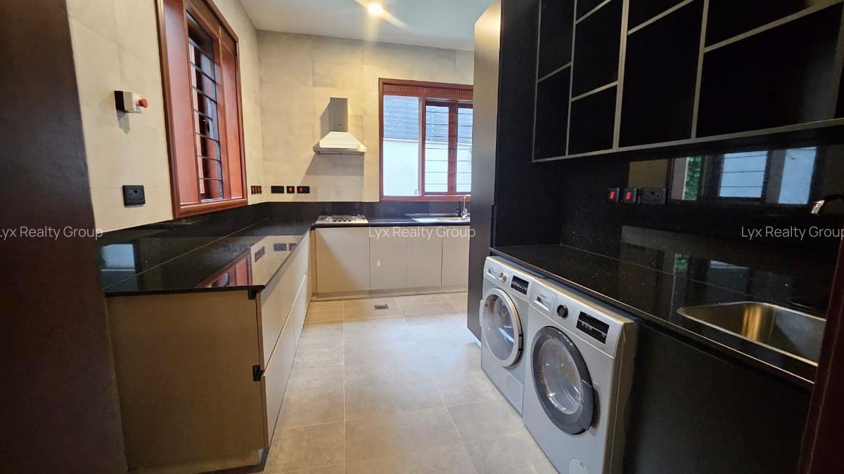 4 Bed Villa with En Suite in Runda - 20