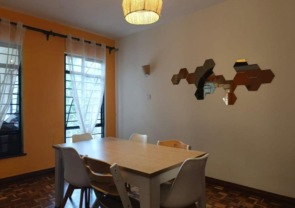 5 Bed Villa with En Suite in Spring Valley - 10