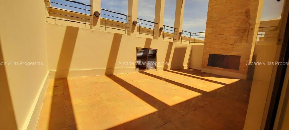 4 Bed Townhouse with En Suite at Lavington - 12