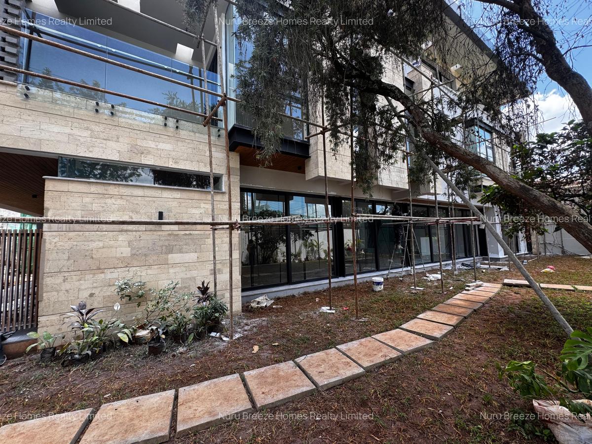 5 Bed Townhouse with En Suite in Westlands Area - 12