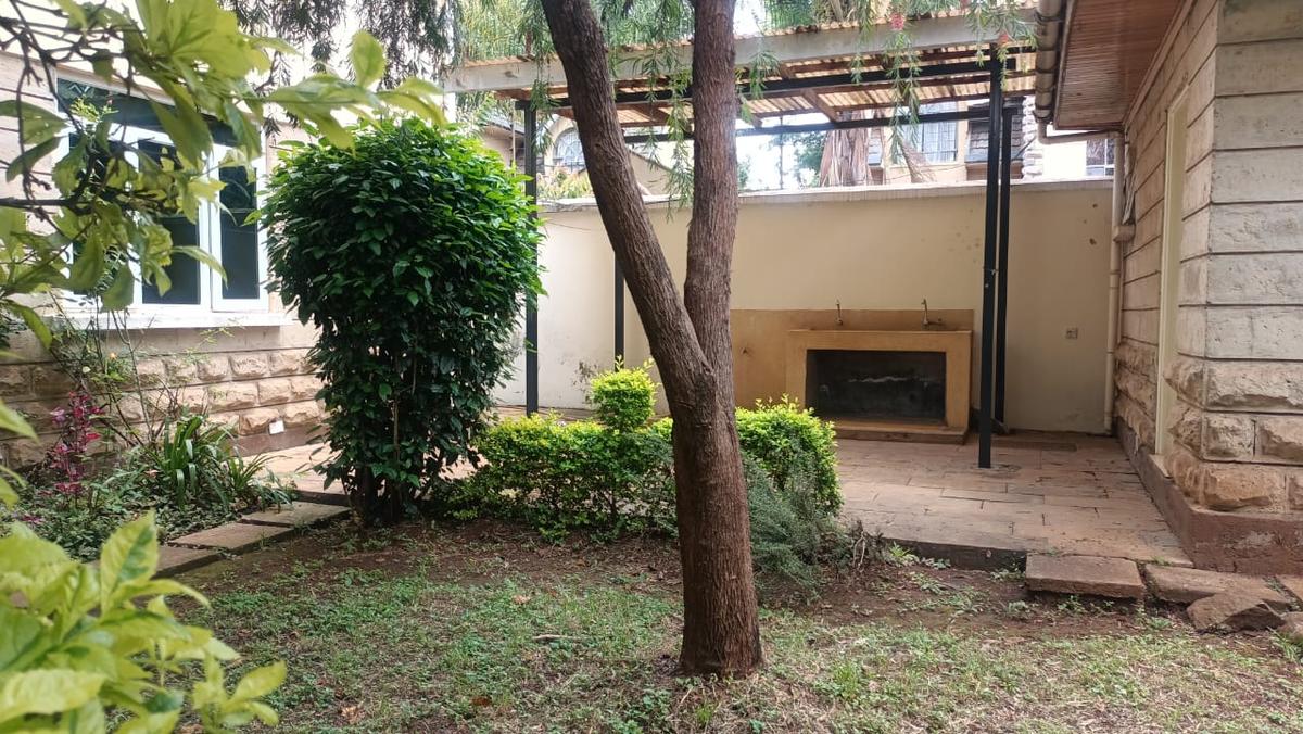 5 Bed Townhouse with En Suite in Lavington - 18