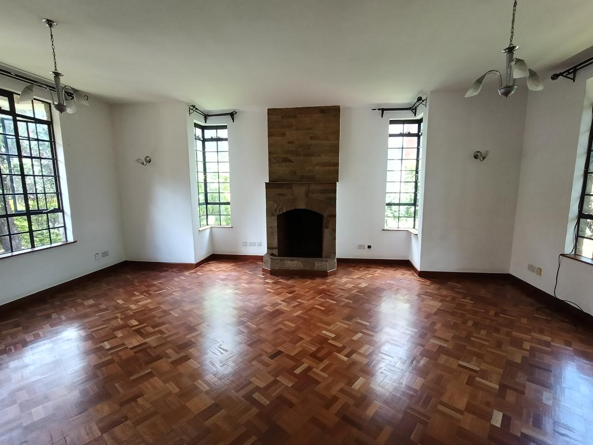 4 Bed Townhouse with En Suite at Lavington - 3