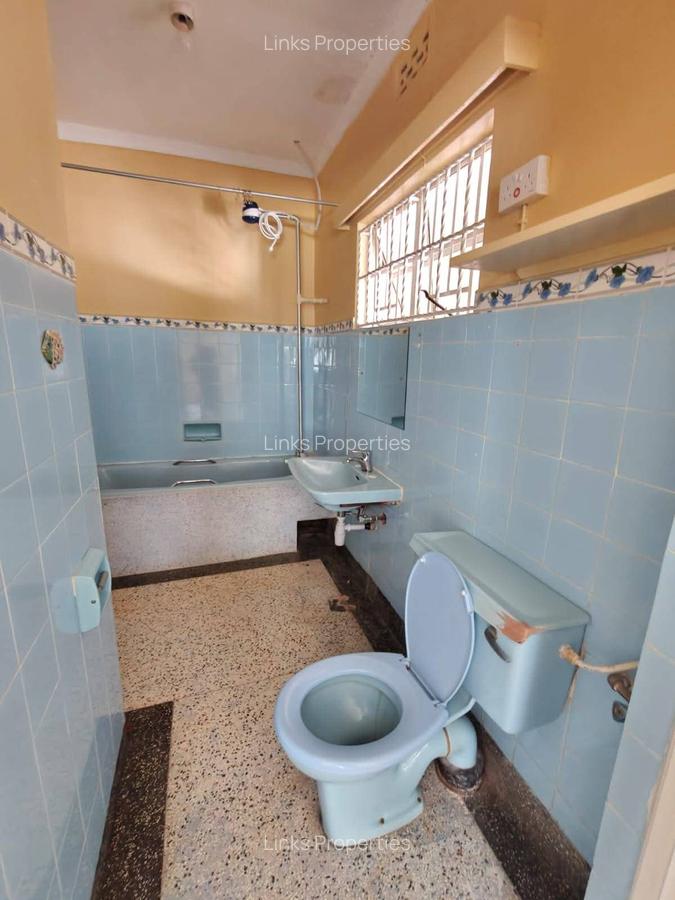 3 Bed House with En Suite at Bogani Road - 11