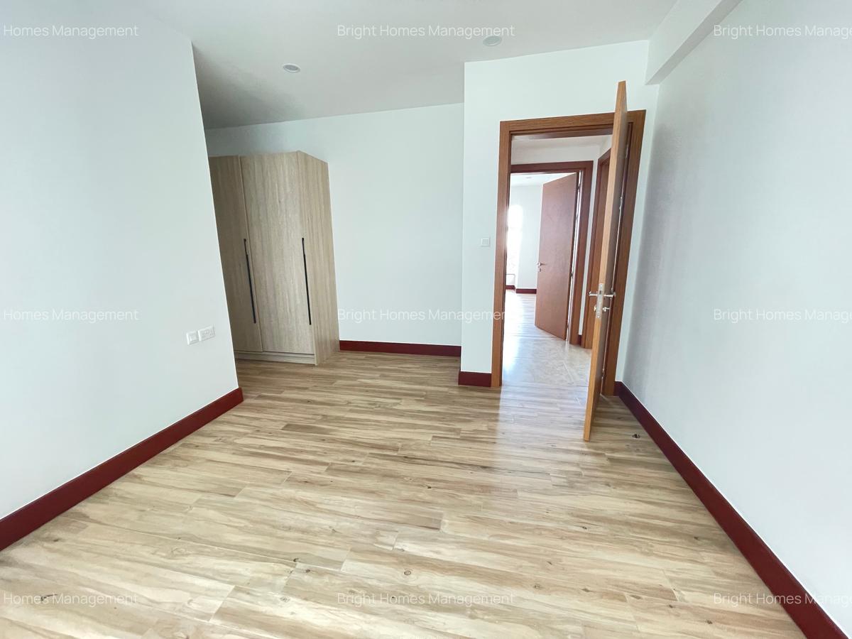 3 Bed Apartment with En Suite in Parklands - 12