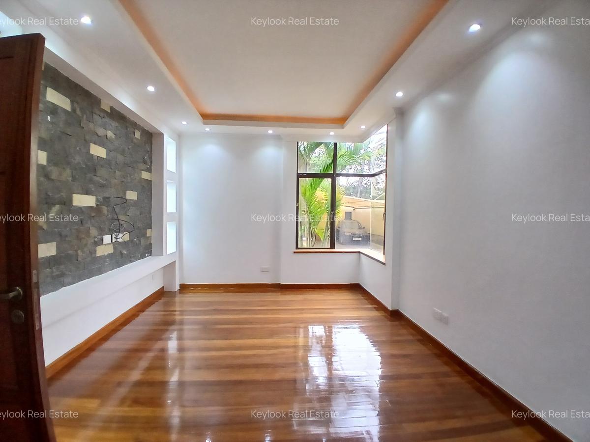 4 Bed Townhouse with En Suite at Lavington - 7