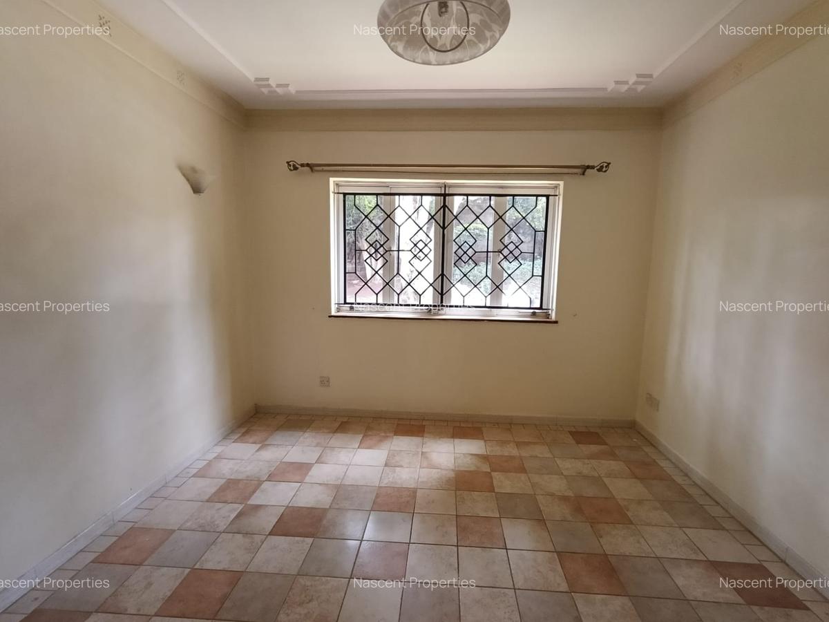 4 Bed House with En Suite at Hill View - 12