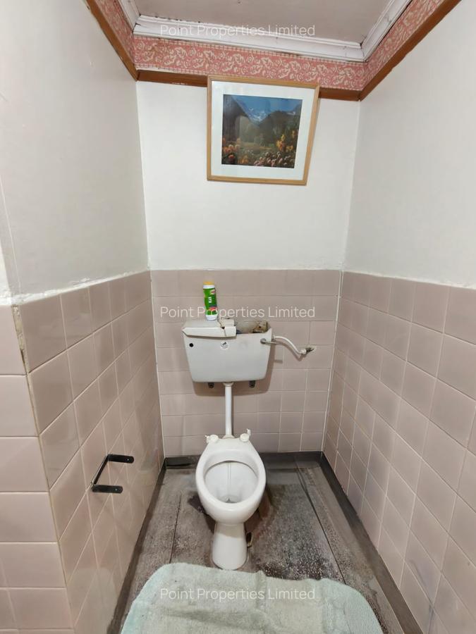 3 Bed House with En Suite in Donholm - 12