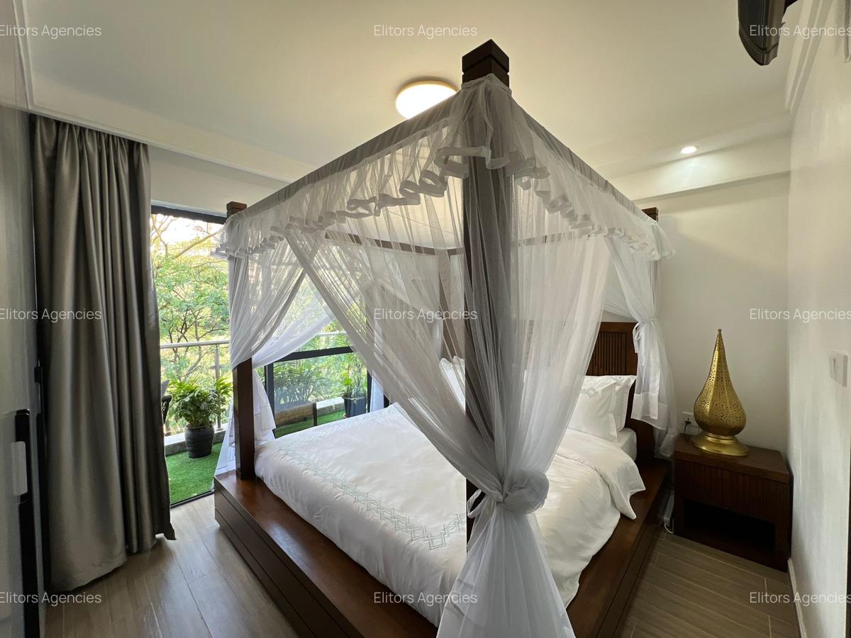 Serviced 2 Bed Apartment with En Suite at Riverside Dr - 12