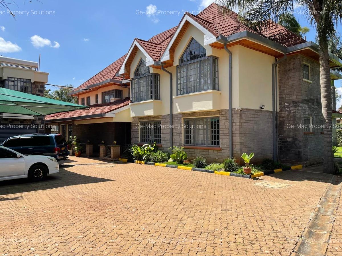 5 Bed House with En Suite in Runda - 2