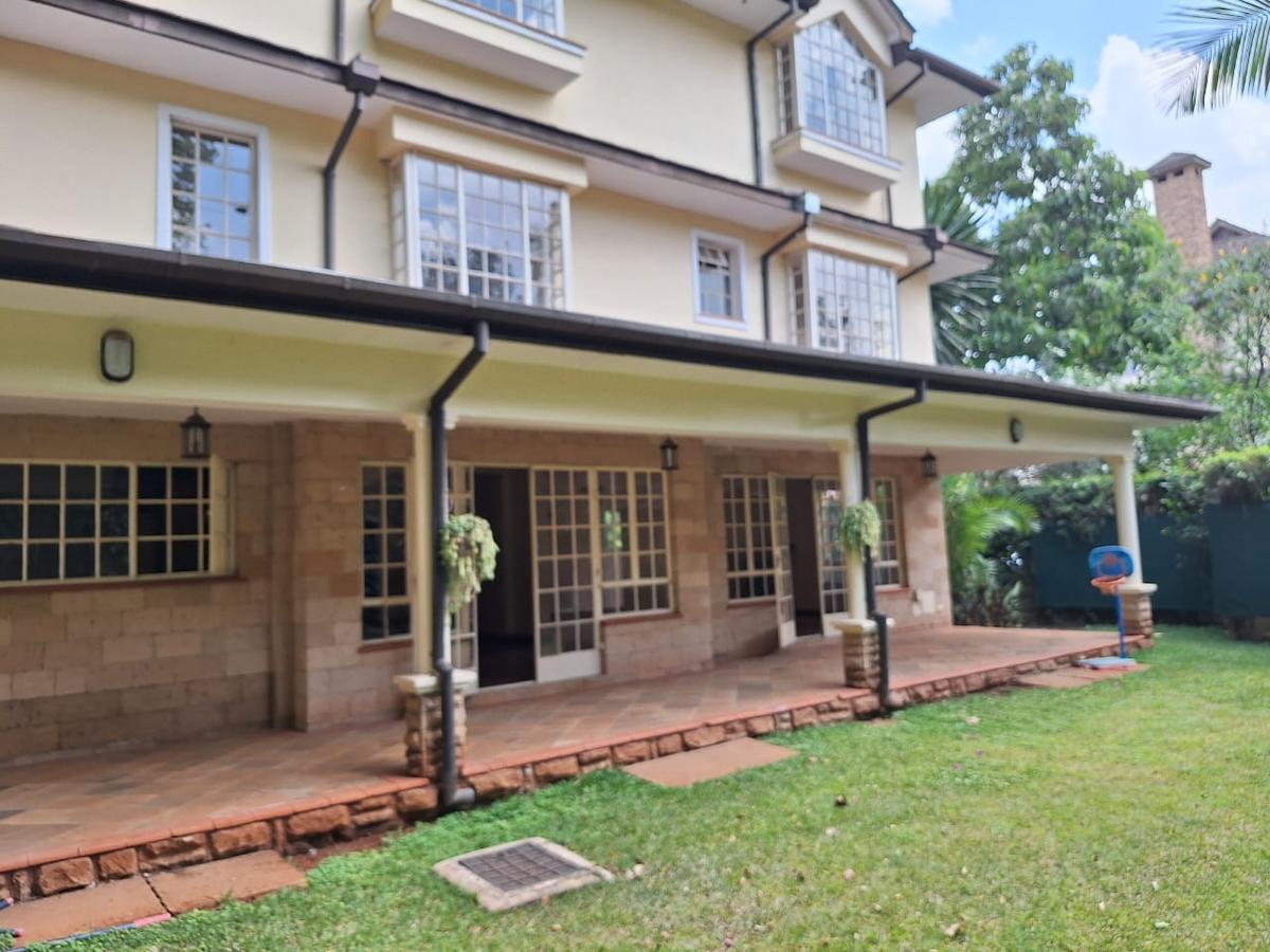 5 Bed Townhouse with En Suite in Lavington - 18