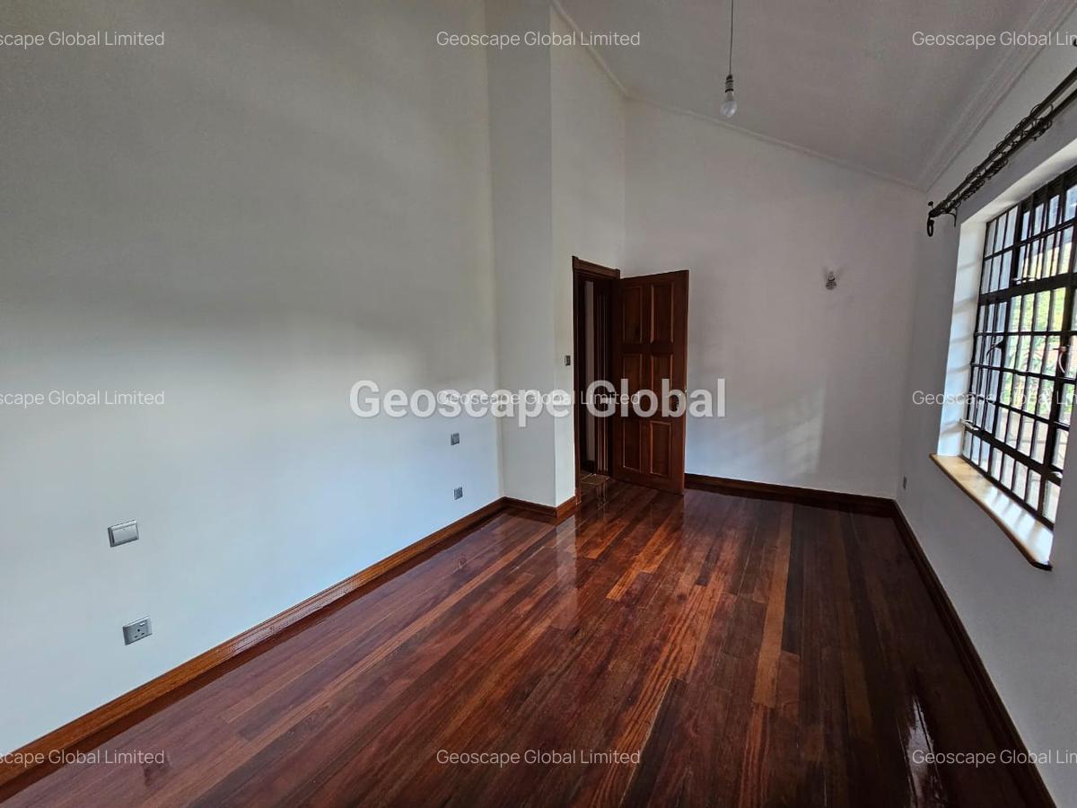 4 Bed Townhouse with En Suite in Spring Valley - 3
