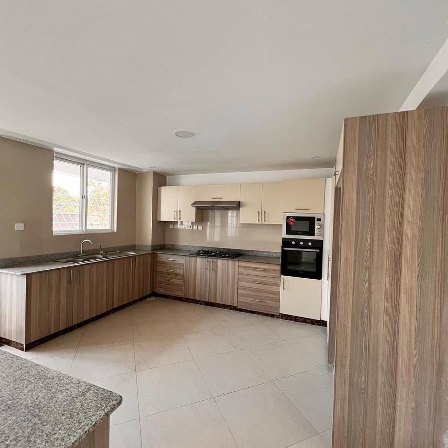 3 Bed Apartment with En Suite in Lavington - 1