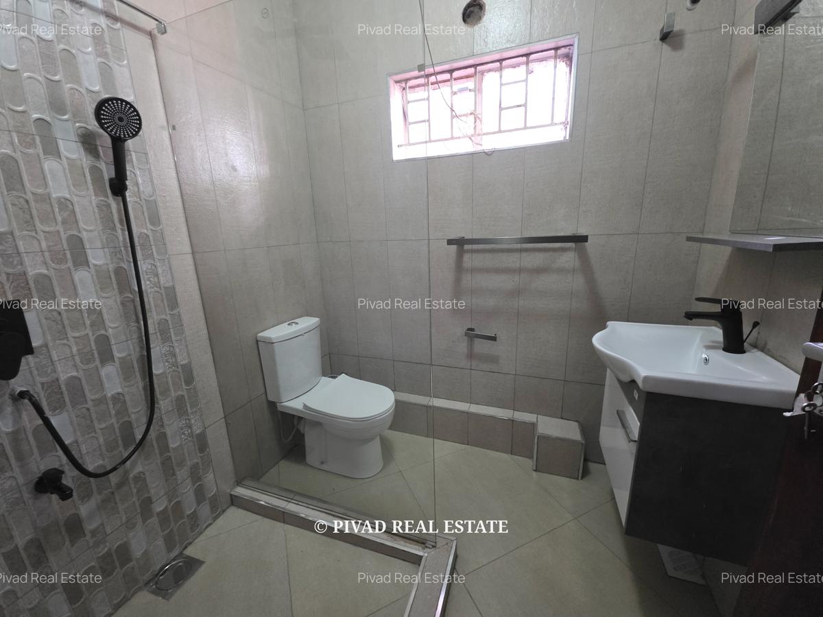 4 Bed House with Garden in Rosslyn - 11