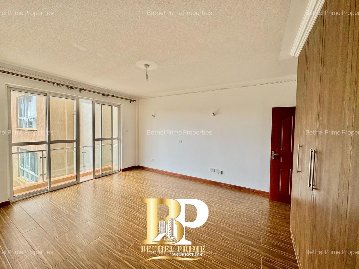 3 Bed Apartment with En Suite in Riverside - 16