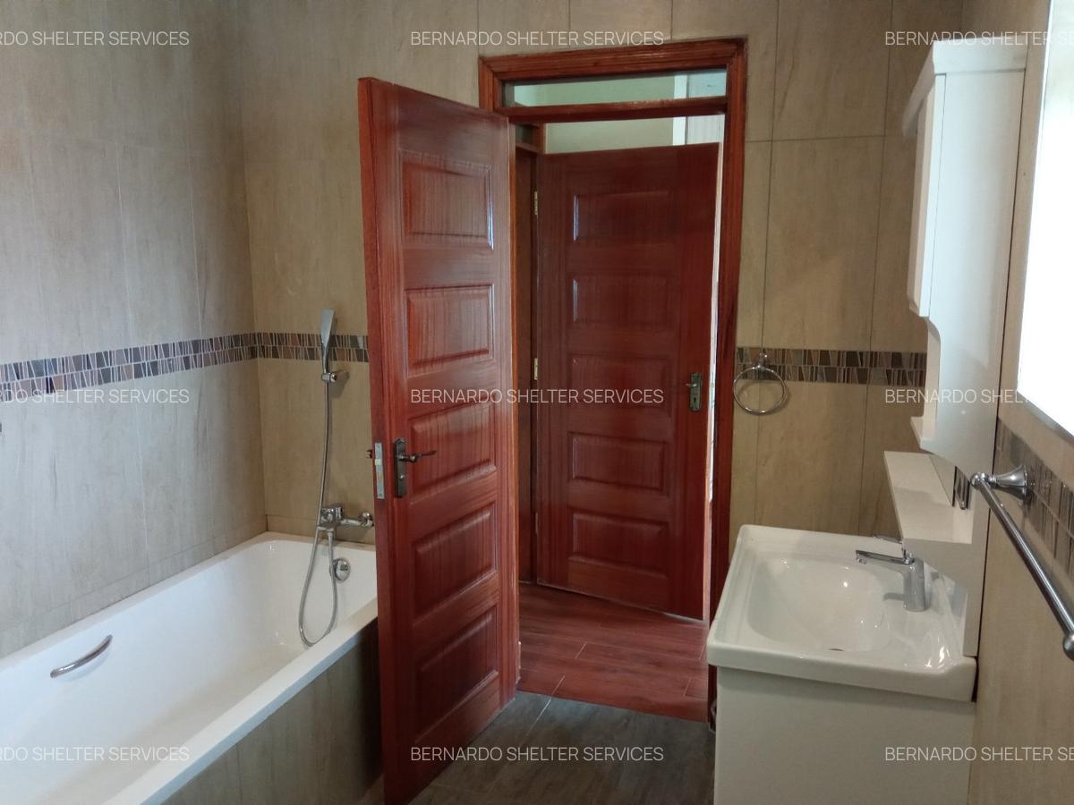 4 Bed House with En Suite at Five Star Road - 12