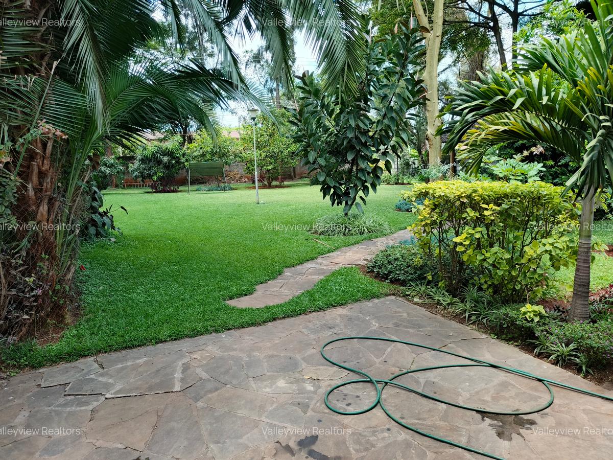 5 Bed House with En Suite at Lavington - 17