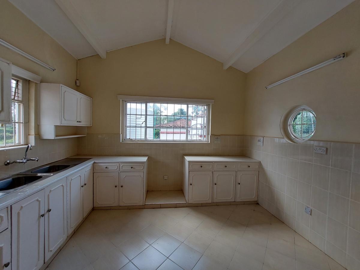 5 Bed House with En Suite at Rosslyn Road - 16