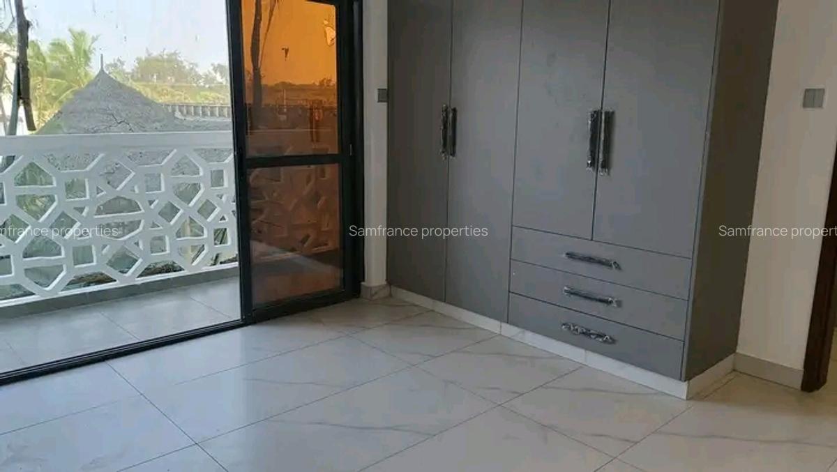 1 Bed Apartment with En Suite at Baobab Road - 1