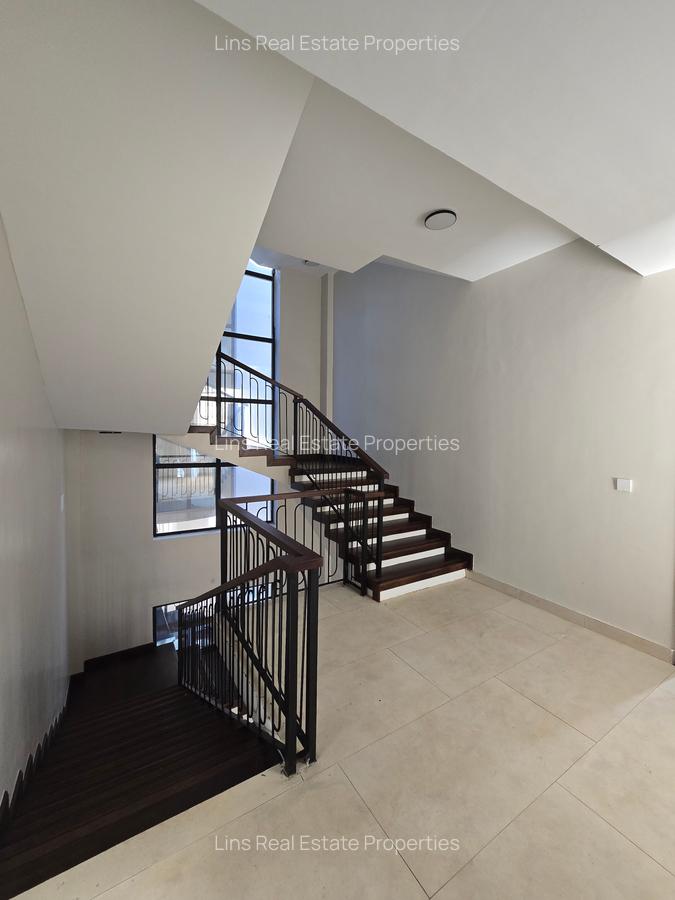 5 Bed Townhouse with En Suite in Lavington - 15