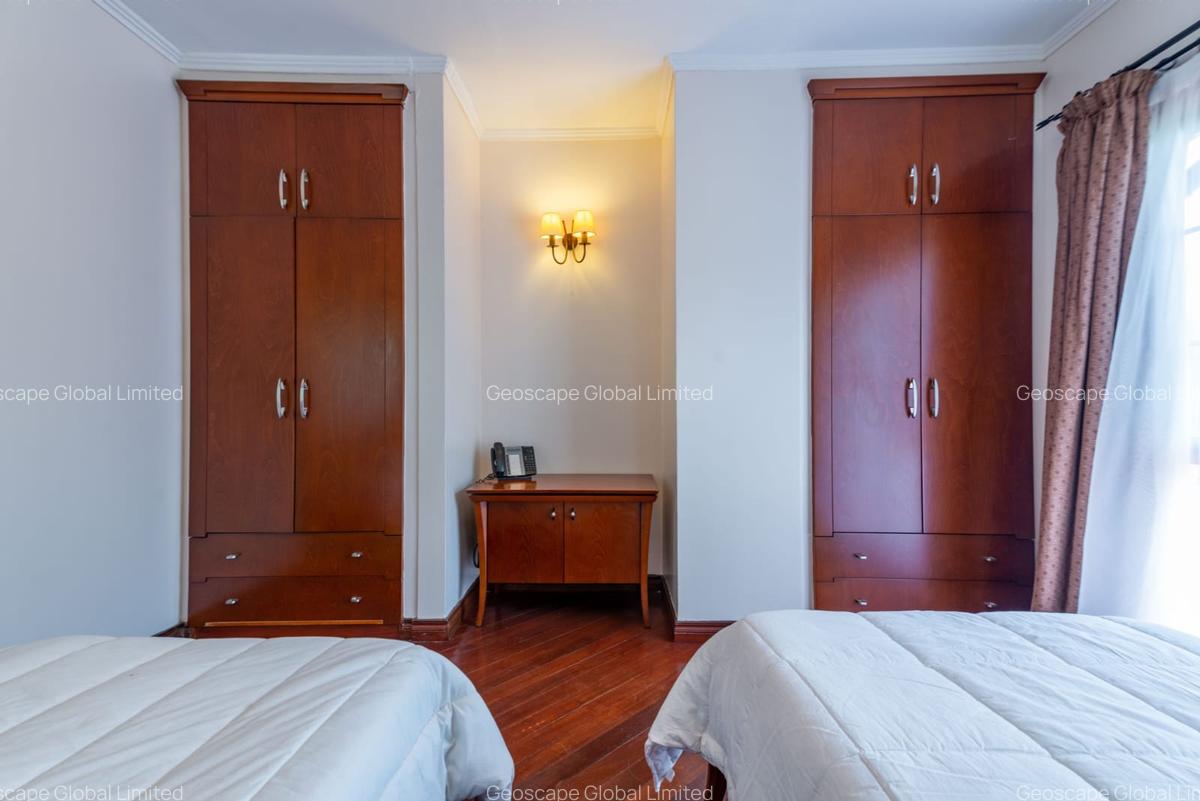 4 Bed Villa with En Suite in Ridgeways - 4