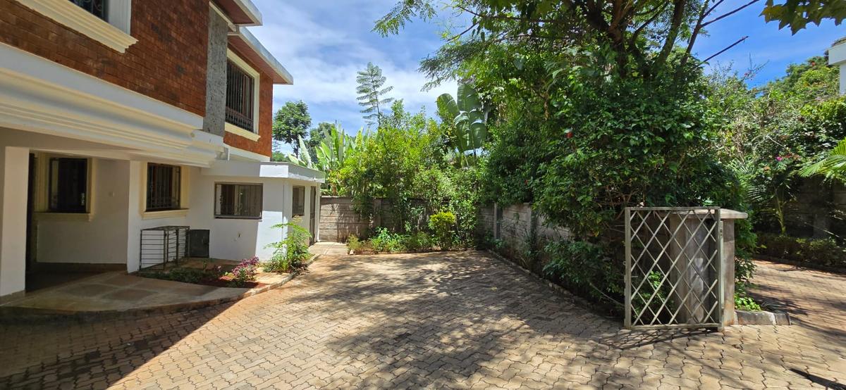 5 Bed House with En Suite in Spring Valley - 16