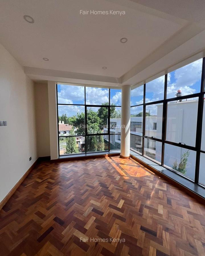 5 Bed Townhouse with En Suite at Elmolo Drive - 10