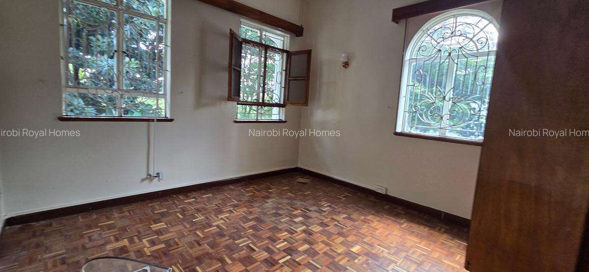 5 Bed House with En Suite at Redhil Close - 17