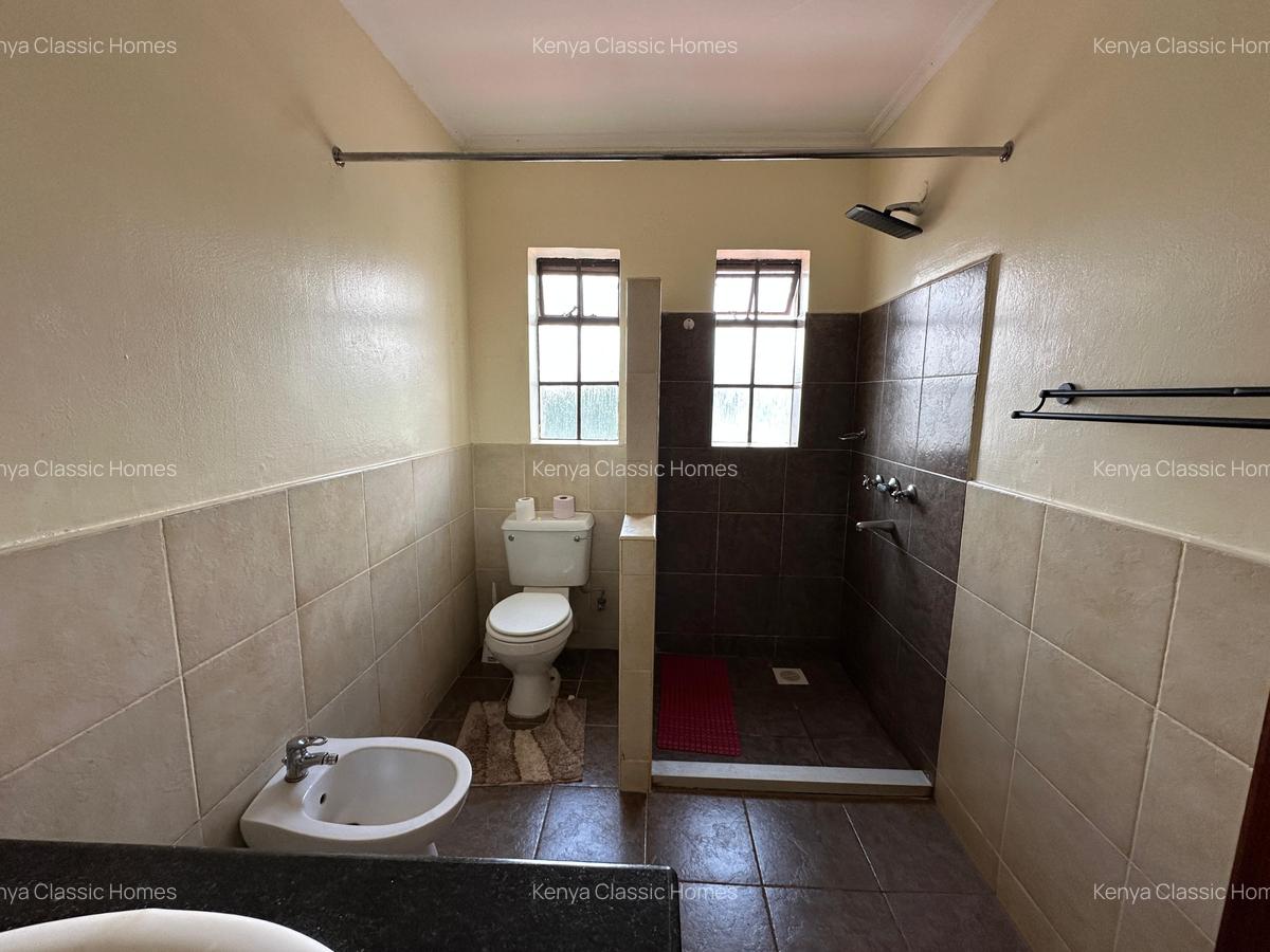 4 Bed House with En Suite at Redhill - 18