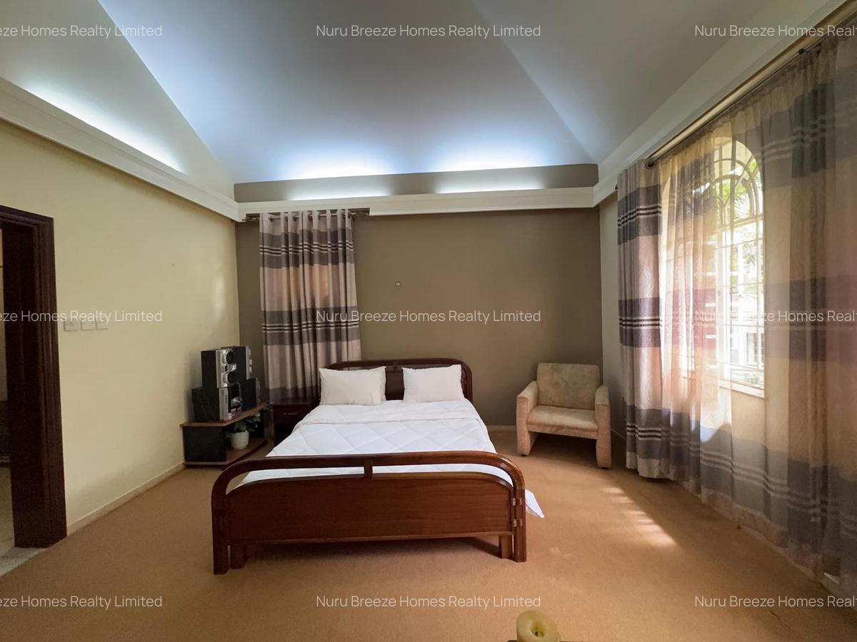 5 Bed House with En Suite in Runda - 16