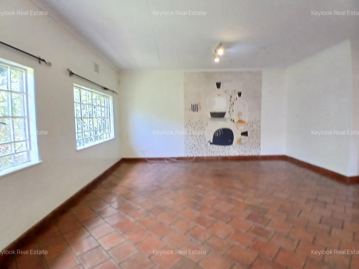 4 Bed House with En Suite at Lavington - 5