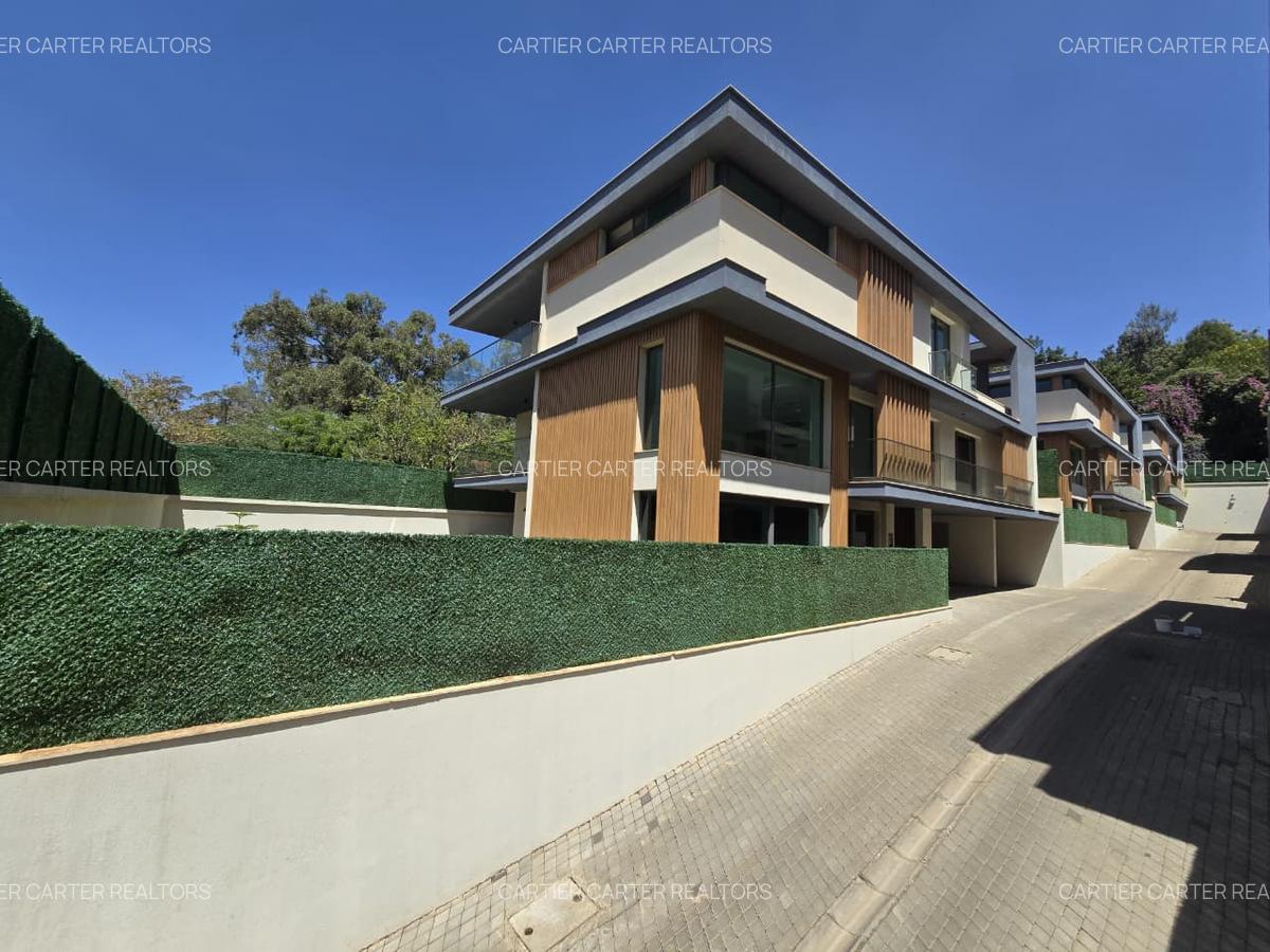 6 Bed Villa with En Suite in Lavington - 3