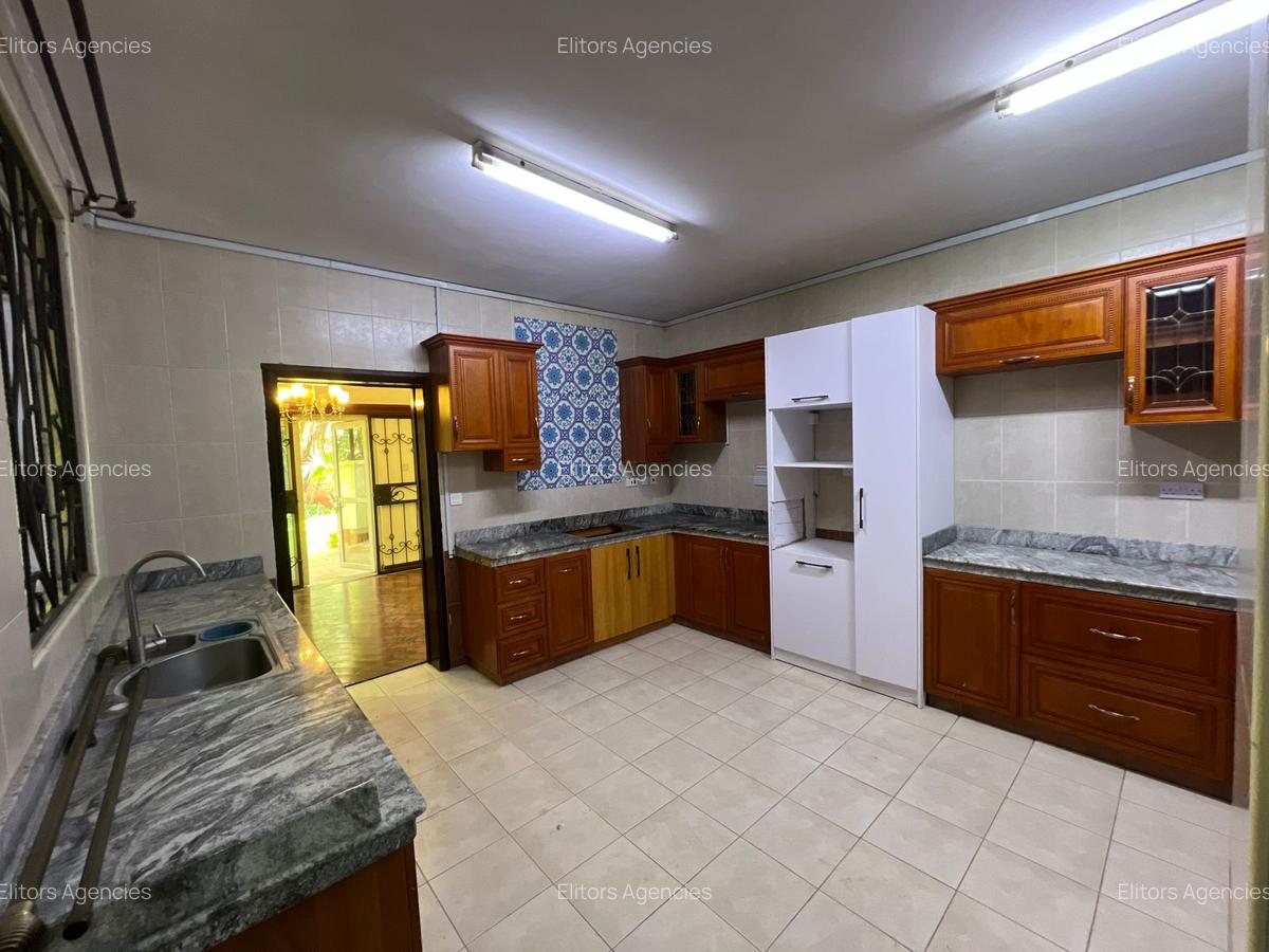 5 Bed Townhouse with En Suite at Convent Drive - 4