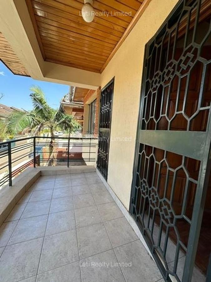 5 Bed Townhouse with En Suite in Lavington - 3